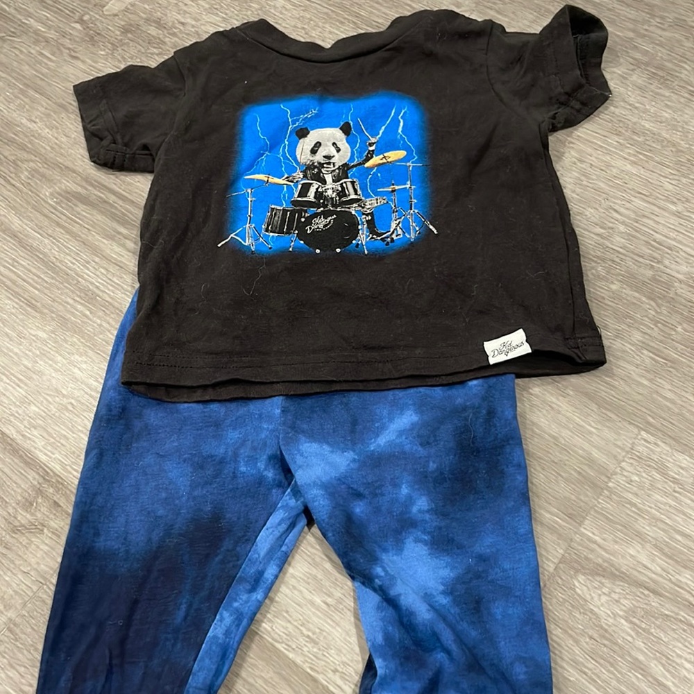Can separate.   top - kid dangerous; pants - gap